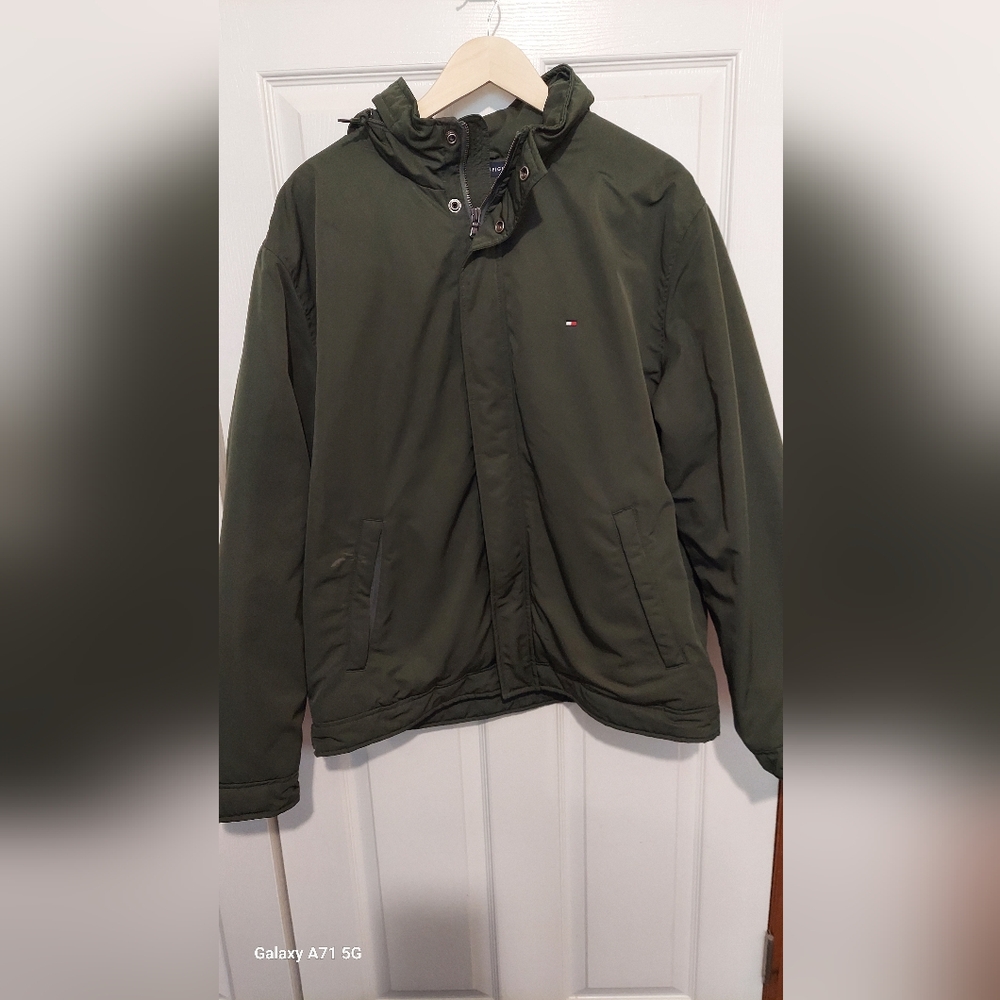 Green Tommy Hilfiger winter coat. Size xl‎